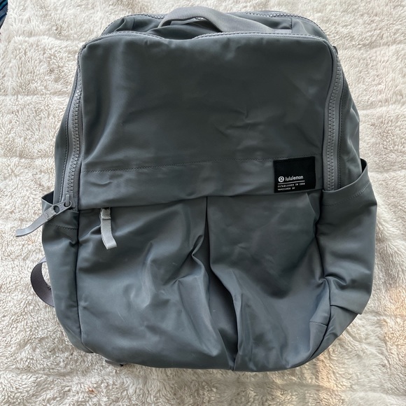 SOLD FB Lululemon Everyday Backpack 2.0 23L - Picture 2 of 3